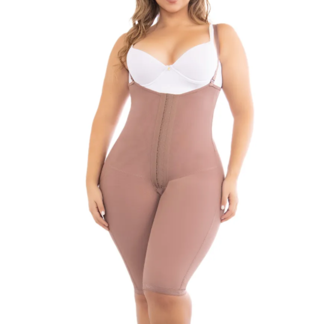 Faja moldeadora a la rodilla con realce de glúteos